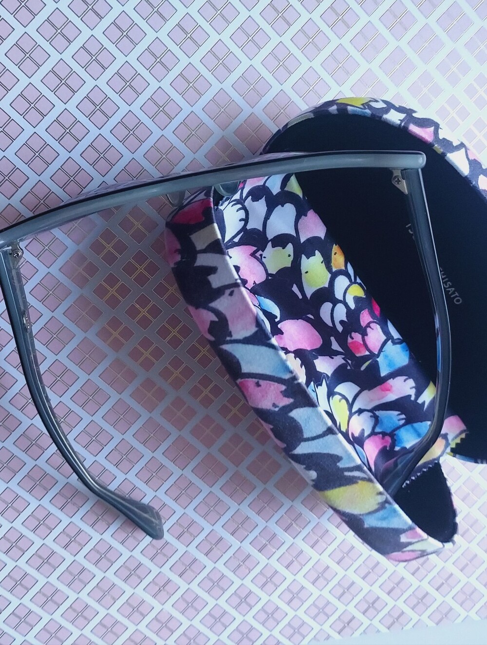 Tsumori Chisato Black Sunglasses with cats pattern colorful Case box cloth set - Picture 8 of 16